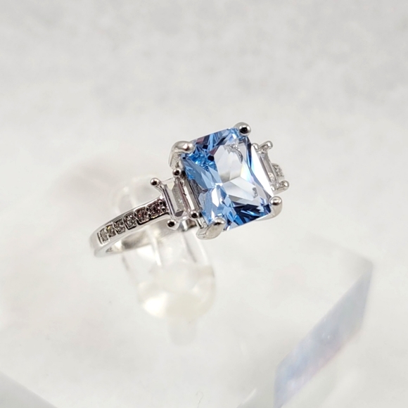 Sterling 2ct Topaz Ring - Picture 15 of 16